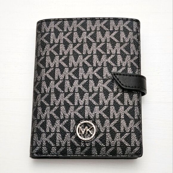 PRICE REDUCED!!đ„đ„NWOT, MichaelâKorsâWalletđ„đ„ - Picture 1 of 6